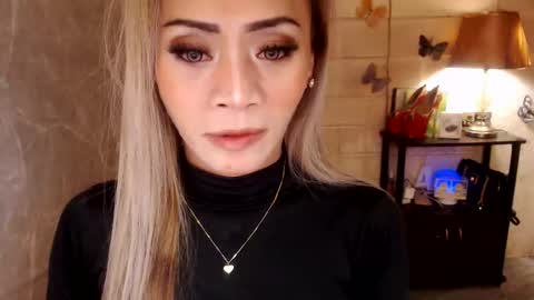 Snapshot of 1bigsurprise4you chatting on 11/16/25, 02:50 angel online show from 11/16/25, 02:50