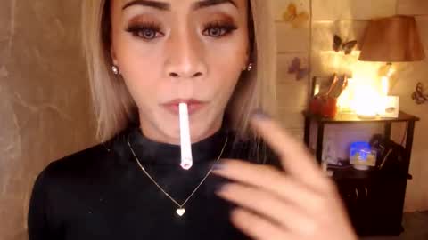 Snapshot of 1bigsurprise4you chatting on 11/22/25, 07:24 angel online show from 11/22/25, 07:24