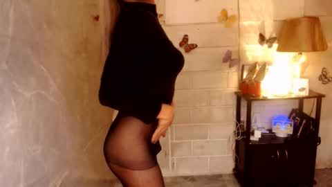 Snapshot of 1bigsurprise4you chatting on 11/24/25, 08:19 angel online show from 11/24/25, 08:19