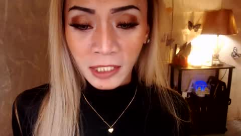 Snapshot of 1bigsurprise4you chatting on 11/27/25, 04:25 angel online show from 11/27/25, 04:25