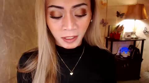 Snapshot of 1bigsurprise4you chatting on 11/27/25, 11:29 angel online show from 11/27/25, 11:29