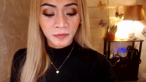 Snapshot of 1bigsurprise4you chatting on 12/01/25, 01:10 angel online show from 12/01/25, 01:10