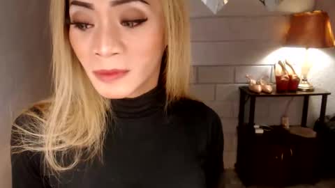 Snapshot of 1bigsurprise4you chatting on 04/03/26, 06:28 angel online show from 04/03/26, 06:28