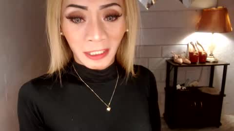 Snapshot of 1bigsurprise4you chatting on 04/08/26, 08:31 angel online show from 04/08/26, 08:31