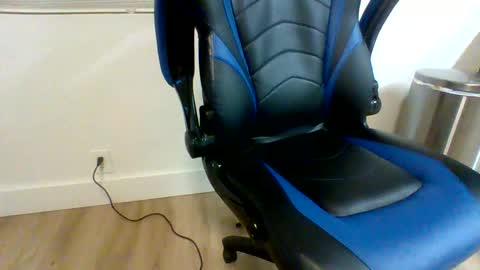 Snapshot of 1dad2plz chatting on 04/21/26, 12:22 i erupt if you suck ur nipples 4 me and look at the camera while watching me online show from 04/21/26, 12:22