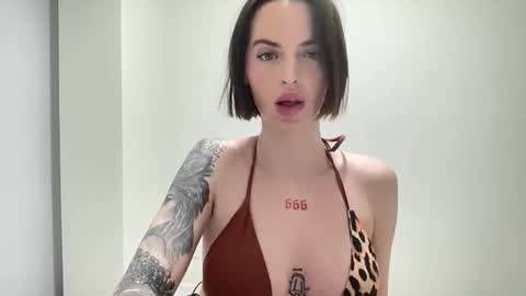 Snapshot of 1dove chatting on 03/06/26, 07:43 DOVE online show from 03/06/26, 07:43