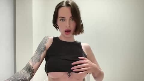 Snapshot of 1dove chatting on 03/27/26, 09:58 DOVE online show from 03/27/26, 09:58