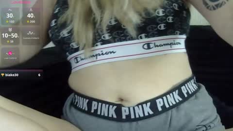 Snapshot of 1evilqueen chatting on 04/15/26, 04:14 evil queen online show from 04/15/26, 04:14