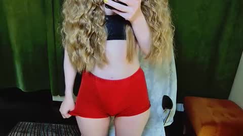 Snapshot of 1goldilocks chatting on 02/16/26, 03:08 online show from 02/16/26, 03:08