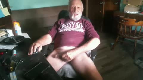 Snapshot of 1handyanddee chatting on 12/30/24, 08:36 1handyanddee online show from 12/30/24, 08:36