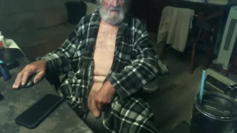 Snapshot of 1handyanddee chatting on 03/04/25, 02:38 1handyanddee online show from 03/04/25, 02:38