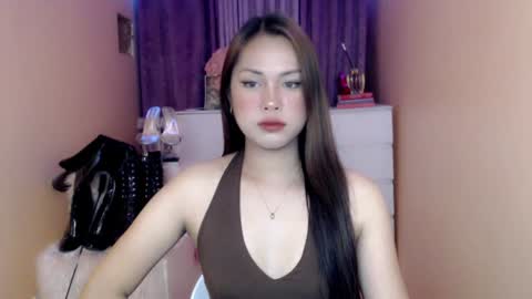 Snapshot of 1miracle_tranny chatting on 06/14/26, 06:15 1miracle_tranny online show from 06/14/26, 06:15