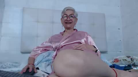 Miss Monserrate online show from 01/03/25, 02:40