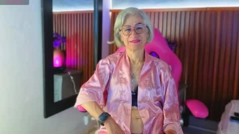 Snapshot of 1miss_monserrate chatting on 04/22/26, 01:56 Miss Monserrate online show from 04/22/26, 01:56