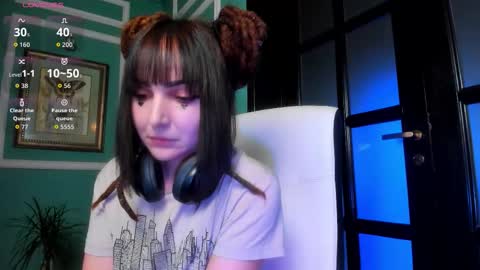 Moona  online show from 11/02/25, 02:41