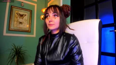 Moona  online show from 11/07/25, 02:17