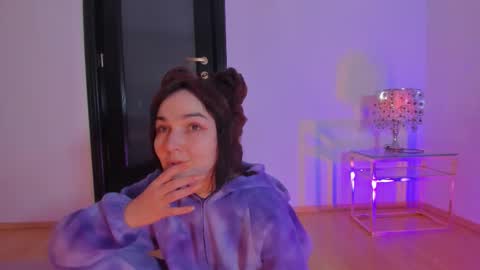 Moona  online show from 02/09/26, 10:41