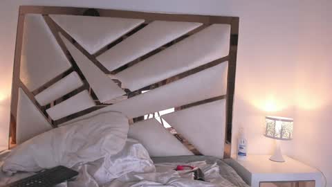 Luisa online show from 12/15/24, 02:59