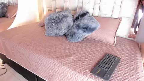Snapshot of 1naughty_milf chatting on 05/10/26, 12:27 Luisa online show from 05/10/26, 12:27