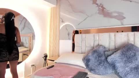 Snapshot of 1naughty_milf chatting on 06/06/26, 11:09 Luisa online show from 06/06/26, 11:09