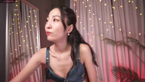 Snapshot of 1reisatumi chatting on 12/02/25, 08:59 Rei online show from 12/02/25, 08:59