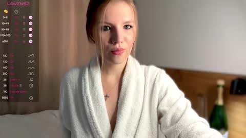 Snapshot of 1slavicdoll chatting on 09/15/25, 01:05 VICTORIA online show from 09/15/25, 01:05