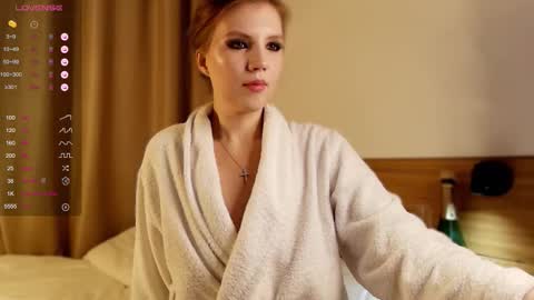 Snapshot of 1slavicdoll chatting on 10/06/25, 01:14 VICTORIA online show from 10/06/25, 01:14