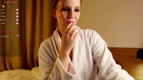 Snapshot of 1slavicdoll chatting on 10/23/25, 12:54 VICTORIA online show from 10/23/25, 12:54