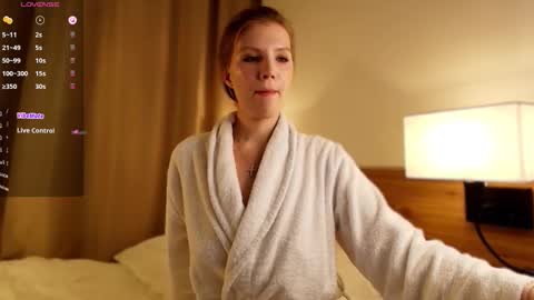 Snapshot of 1slavicdoll chatting on 10/31/25, 01:28 VICTORIA online show from 10/31/25, 01:28