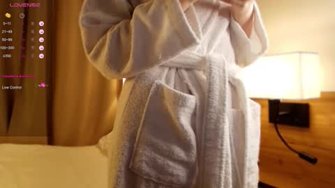 Snapshot of 1slavicdoll chatting on 11/13/25, 01:04 VICTORIA online show from 11/13/25, 01:04