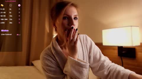 Snapshot of 1slavicdoll chatting on 11/17/25, 01:22 VICTORIA online show from 11/17/25, 01:22