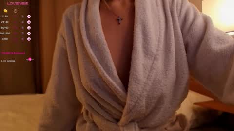 Snapshot of 1slavicdoll chatting on 11/18/25, 05:34 VICTORIA online show from 11/18/25, 05:34