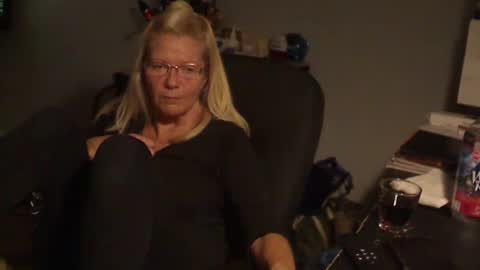 Snapshot of 1xtrahornyone chatting on 12/28/24, 02:54 Susan online show from 12/28/24, 02:54