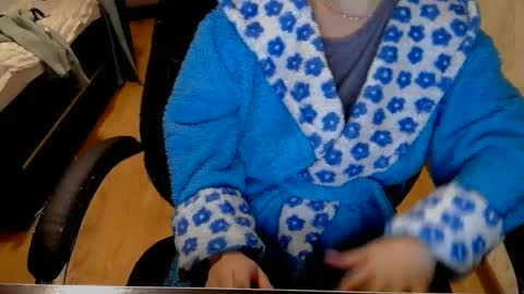 Snapshot of 1your_hot_girls chatting on 02/15/25, 06:44 1your_hot_girls online show from 02/15/25, 06:44