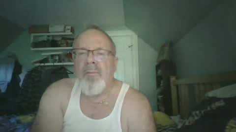Snapshot of 2003dynawideglide chatting on 06/12/26, 10:41 2003dynawideglide online show from 06/12/26, 10:41
