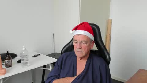 Snapshot of 200gentleman chatting on 12/23/24, 02:17 Henk online show from 12/23/24, 02:17