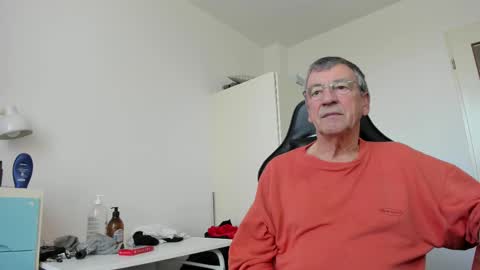Snapshot of 200gentleman chatting on 03/03/25, 03:20 Henk online show from 03/03/25, 03:20