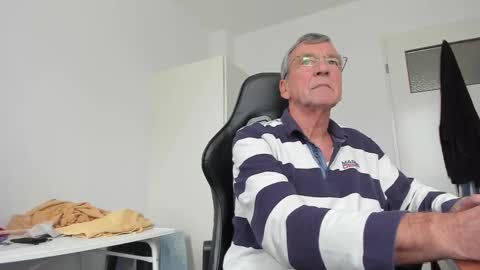 Snapshot of 200gentleman chatting on 11/20/25, 01:55 Henk online show from 11/20/25, 01:55