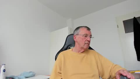 Snapshot of 200gentleman chatting on 03/11/26, 02:56 Henk online show from 03/11/26, 02:56