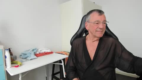 Snapshot of 200gentleman chatting on 03/13/26, 11:50 Henk online show from 03/13/26, 11:50