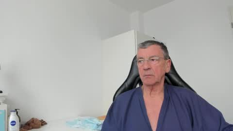 Snapshot of 200gentleman chatting on 03/14/26, 11:15 Henk online show from 03/14/26, 11:15