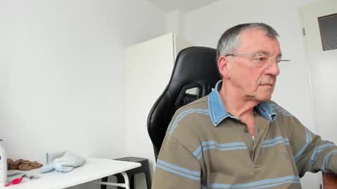 Snapshot of 200gentleman chatting on 03/17/26, 01:47 Henk online show from 03/17/26, 01:47