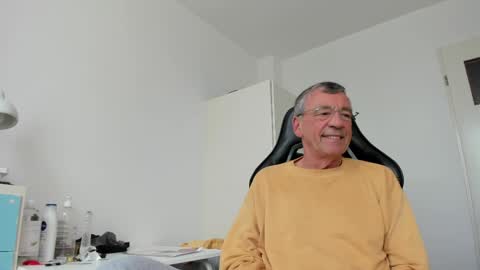 Snapshot of 200gentleman chatting on 04/05/26, 02:47 Henk online show from 04/05/26, 02:47