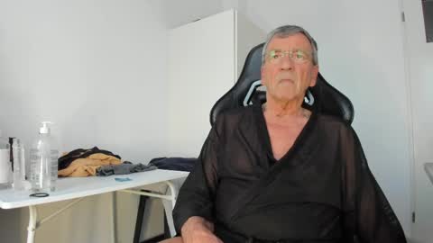 Snapshot of 200gentleman chatting on 04/19/26, 06:21 Henk online show from 04/19/26, 06:21