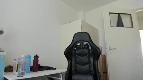 Snapshot of 200gentleman chatting on 04/21/26, 12:00 Henk online show from 04/21/26, 12:00