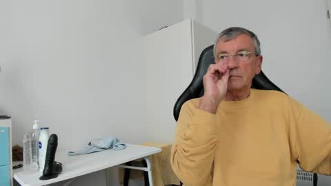 Snapshot of 200gentleman chatting on 05/19/26, 01:50 Henk online show from 05/19/26, 01:50