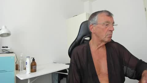 Snapshot of 200gentleman chatting on 05/31/26, 10:33 Henk online show from 05/31/26, 10:33
