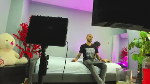 2_fire online show from 11/28/25, 07:49