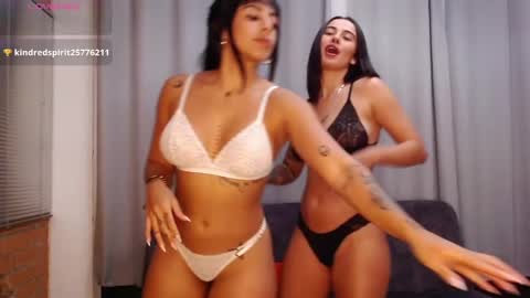 Snapshot of 2acidgirls chatting on 01/31/25, 11:45 2 ACIDGIRLS online show from 01/31/25, 11:45