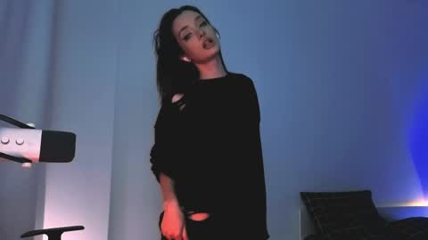 Snapshot of 2b_ chatting on 03/25/26, 01:11 Sasha weekend from 14 to 27 November online show from 03/25/26, 01:11